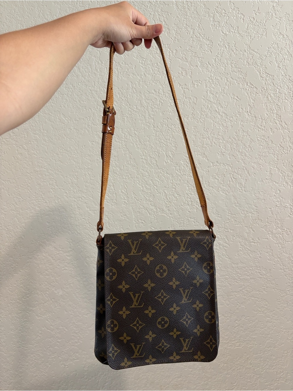 Louis Vuitton Monogram Canvas Crossbody Shoulder Bag - Picture 16 of 16